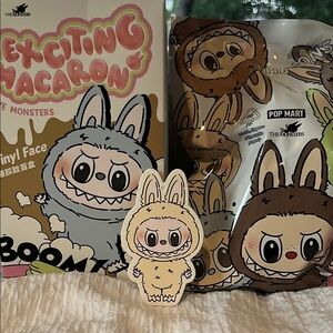 Pop Mart Exciting Macaron Monsters Vinyl Face  - soymilk